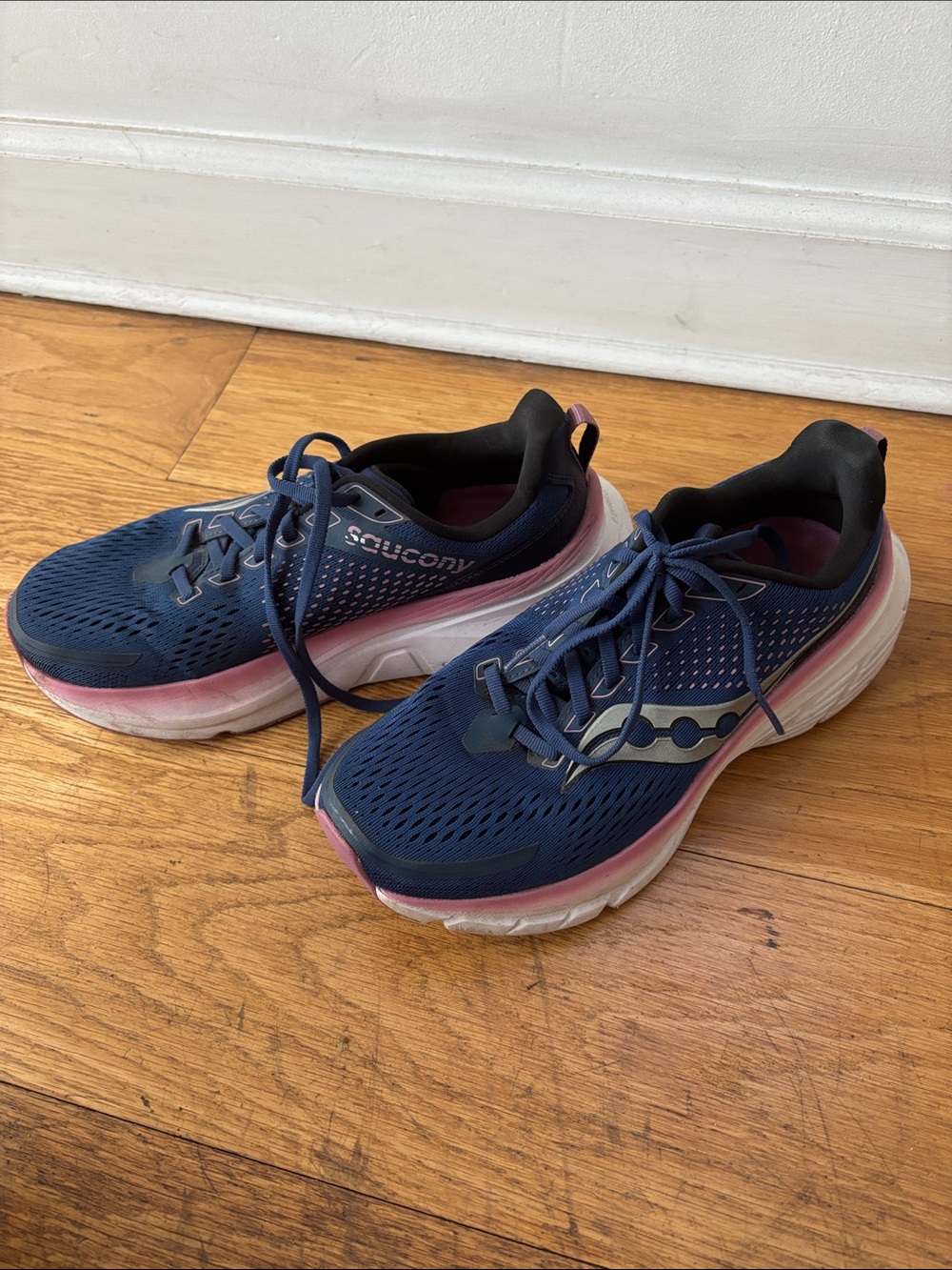 Saucony Women's Navy and Pink Performance Running Sneakers 8.5